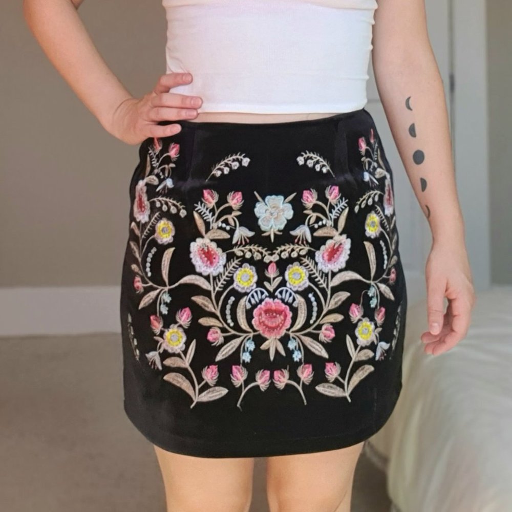 Embroidered Elli White Velvet Skirt